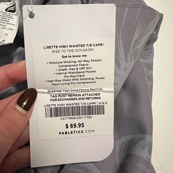 Fabletics set High waisted 7/8 Capri Leggings with matching strappy Sports Bra - Picture 11 of 11